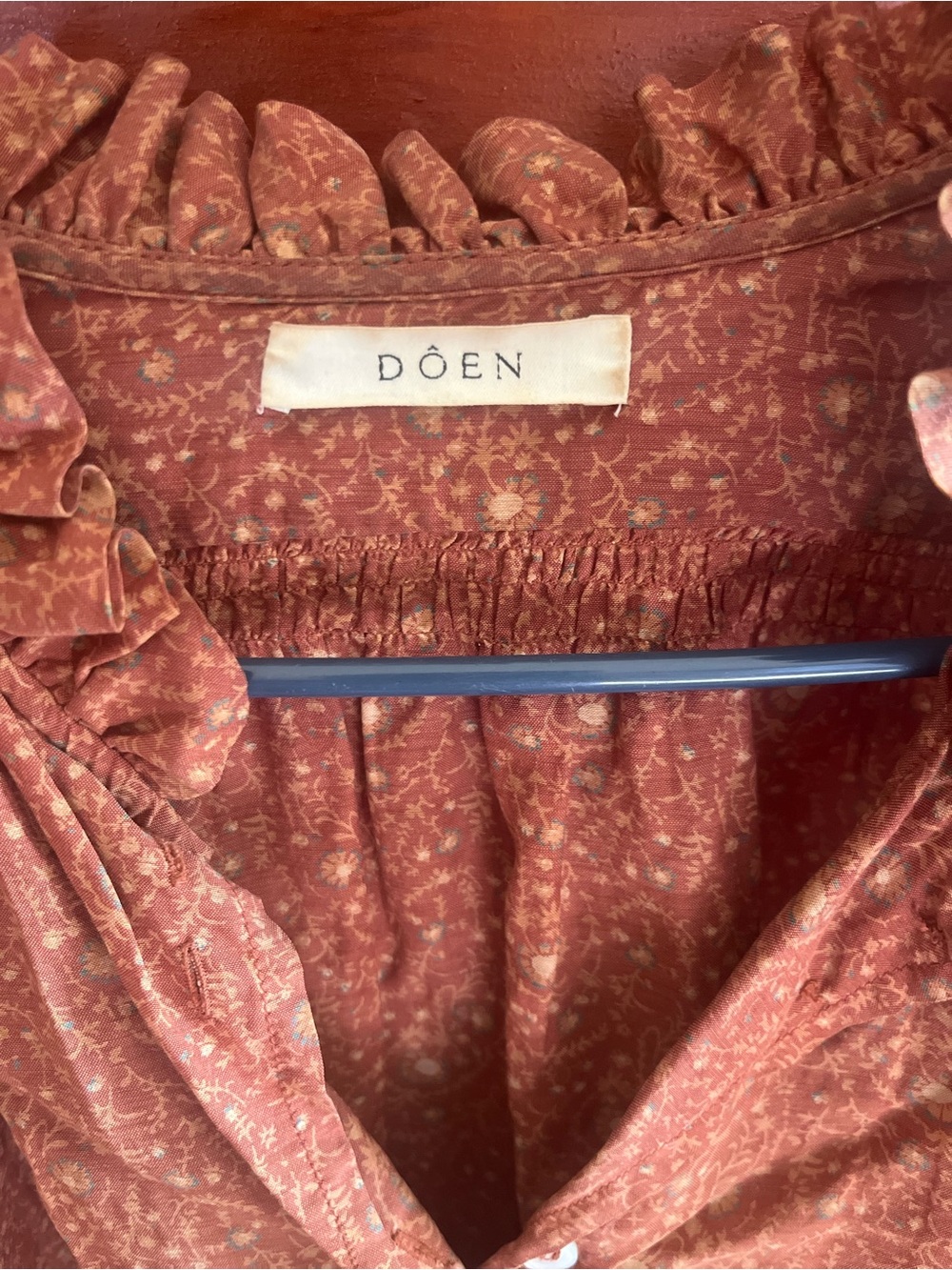 Doen Rust Paisley Ruffle-Trim Button Front Blouse - Picture 3 of 4